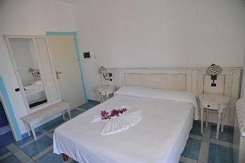 Isolabella Hotel Вентотене Екстериор снимка
